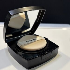 CHANEL Ultra Le Teint Longwear Touch Foundation Hydration-Flawless Finish